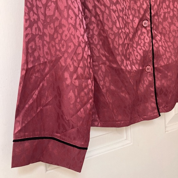 NWT BCBGMAXAZRIA Deco Rose Leopard Satin Top M - Picture 5 of 13